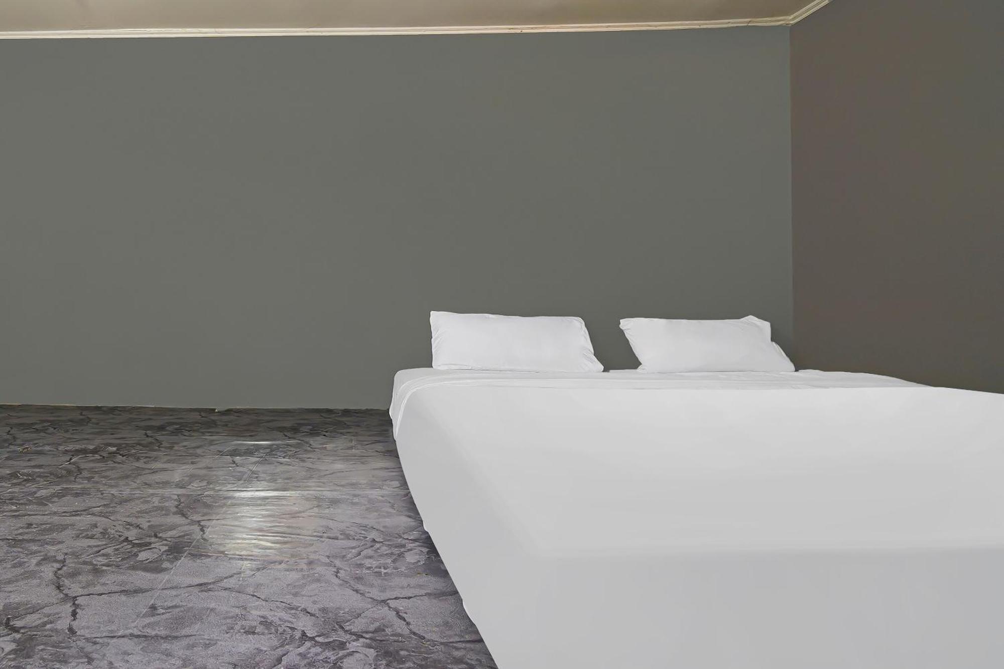 Oyo Life 92694 Kost Nino Bandung