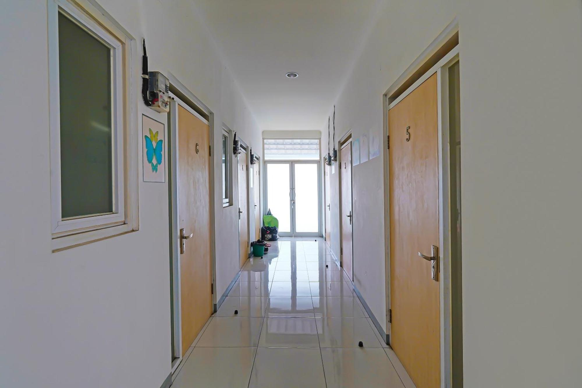 Oyo Life 92694 Kost Nino 2*