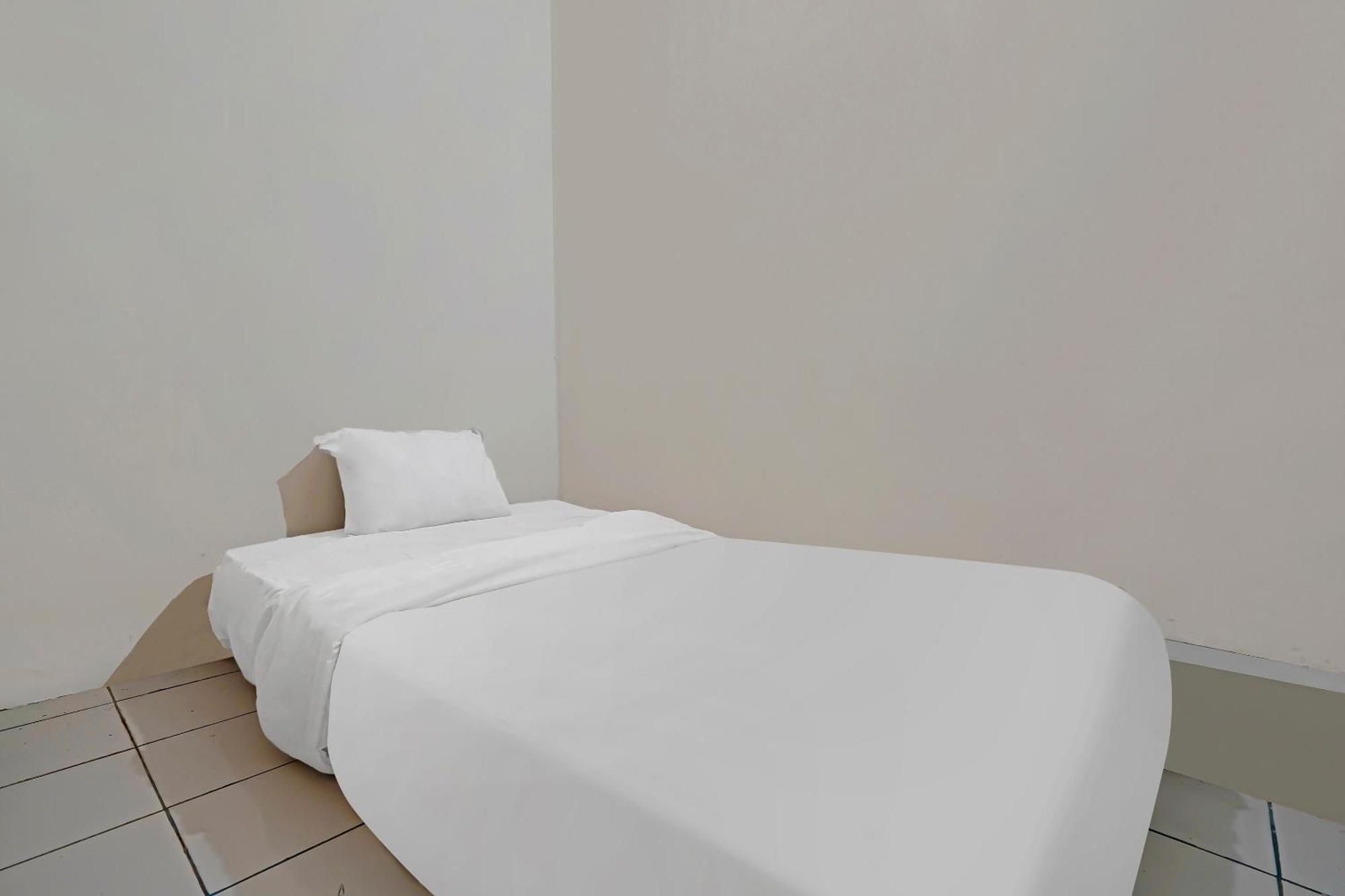 Oyo Life 92694 Kost Nino Bandung